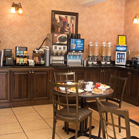 Best Western Plus Fredericton Hotel & Suites Экстерьер фото