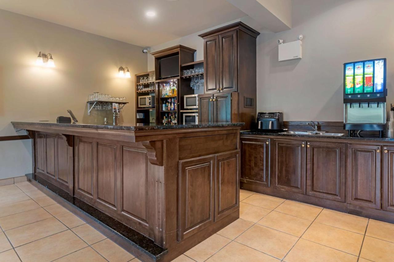Best Western Plus Fredericton Hotel & Suites Экстерьер фото
