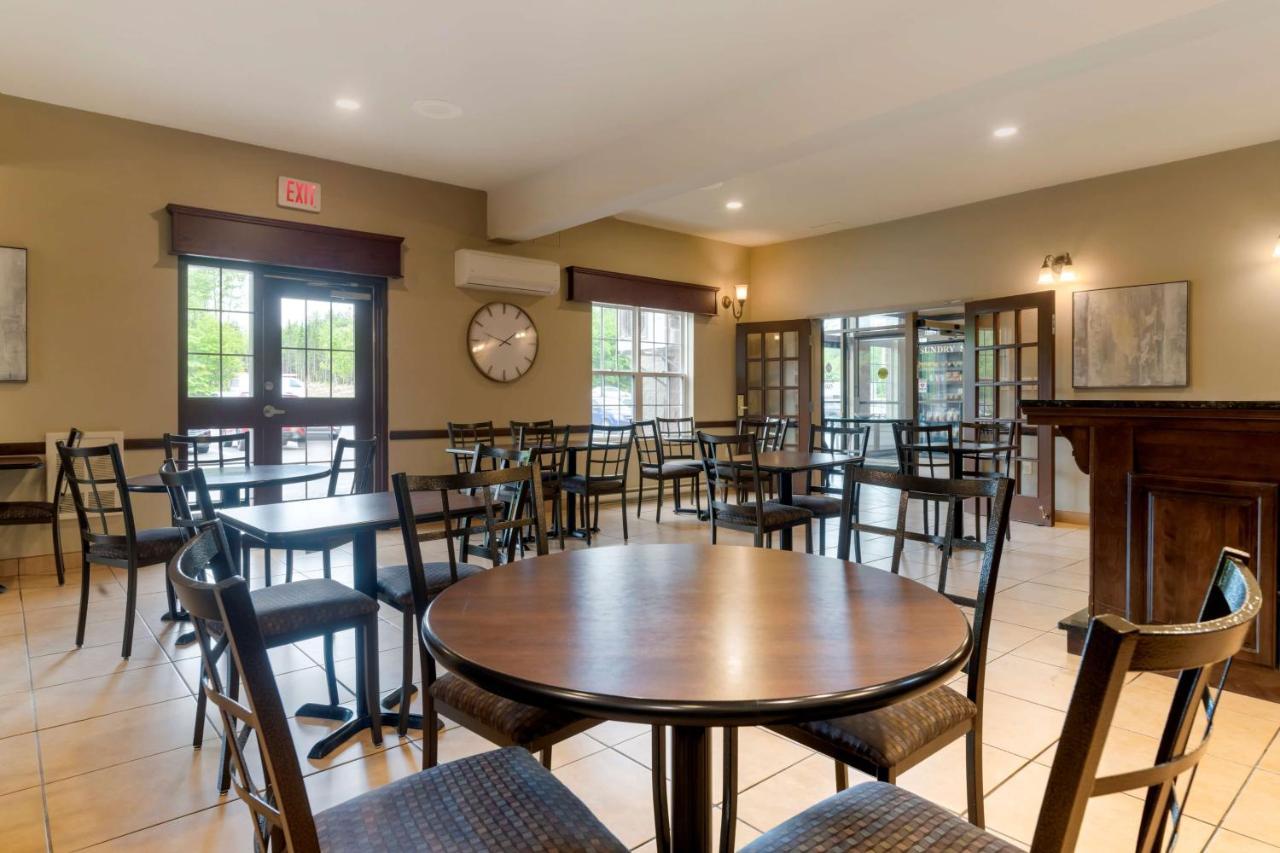 Best Western Plus Fredericton Hotel & Suites Экстерьер фото