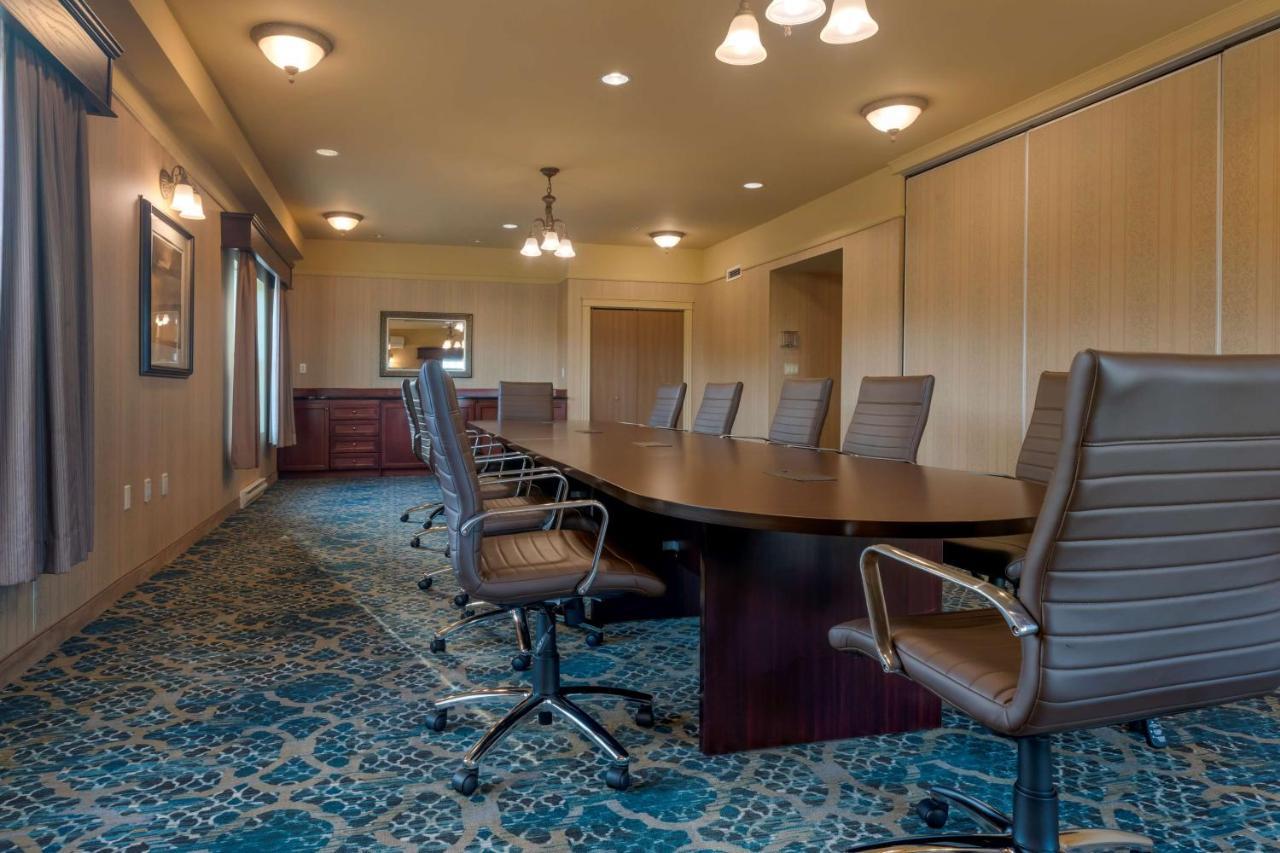 Best Western Plus Fredericton Hotel & Suites Экстерьер фото