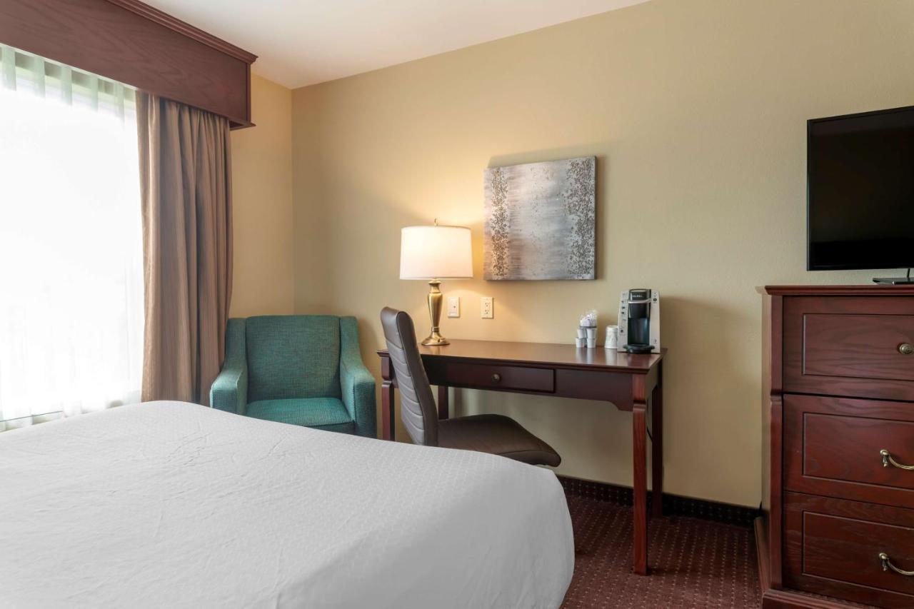 Best Western Plus Fredericton Hotel & Suites Экстерьер фото