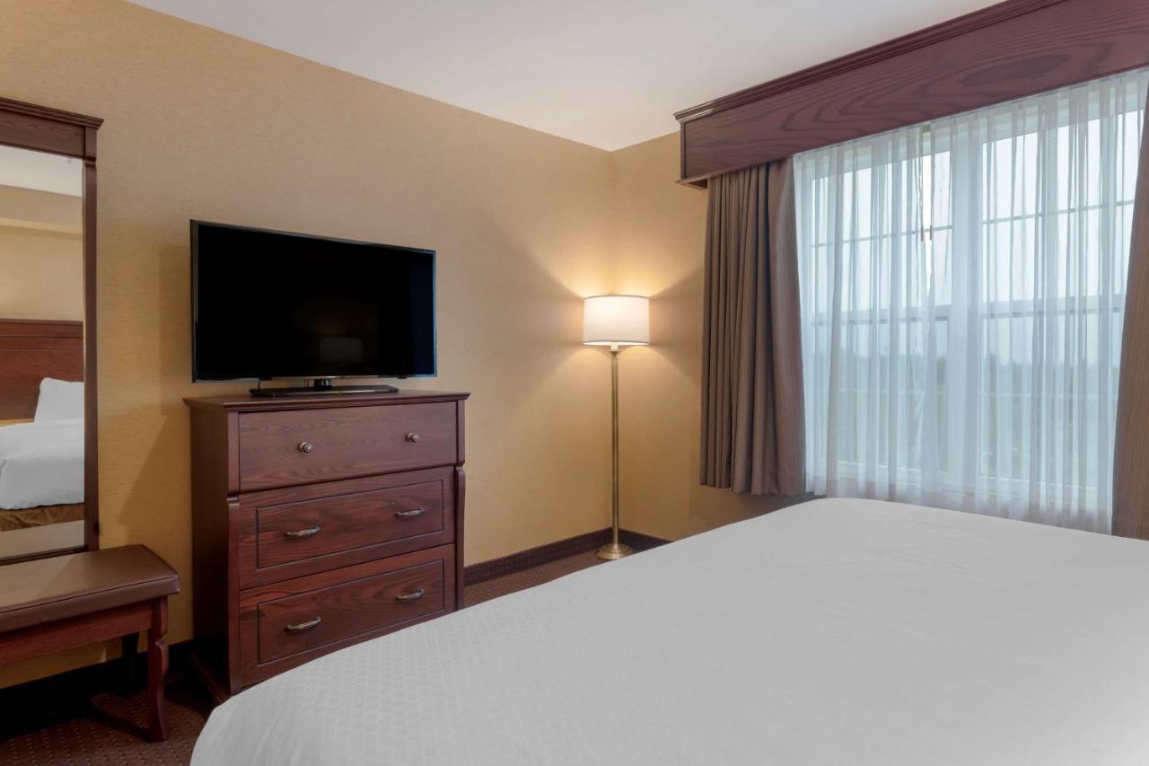 Best Western Plus Fredericton Hotel & Suites Экстерьер фото
