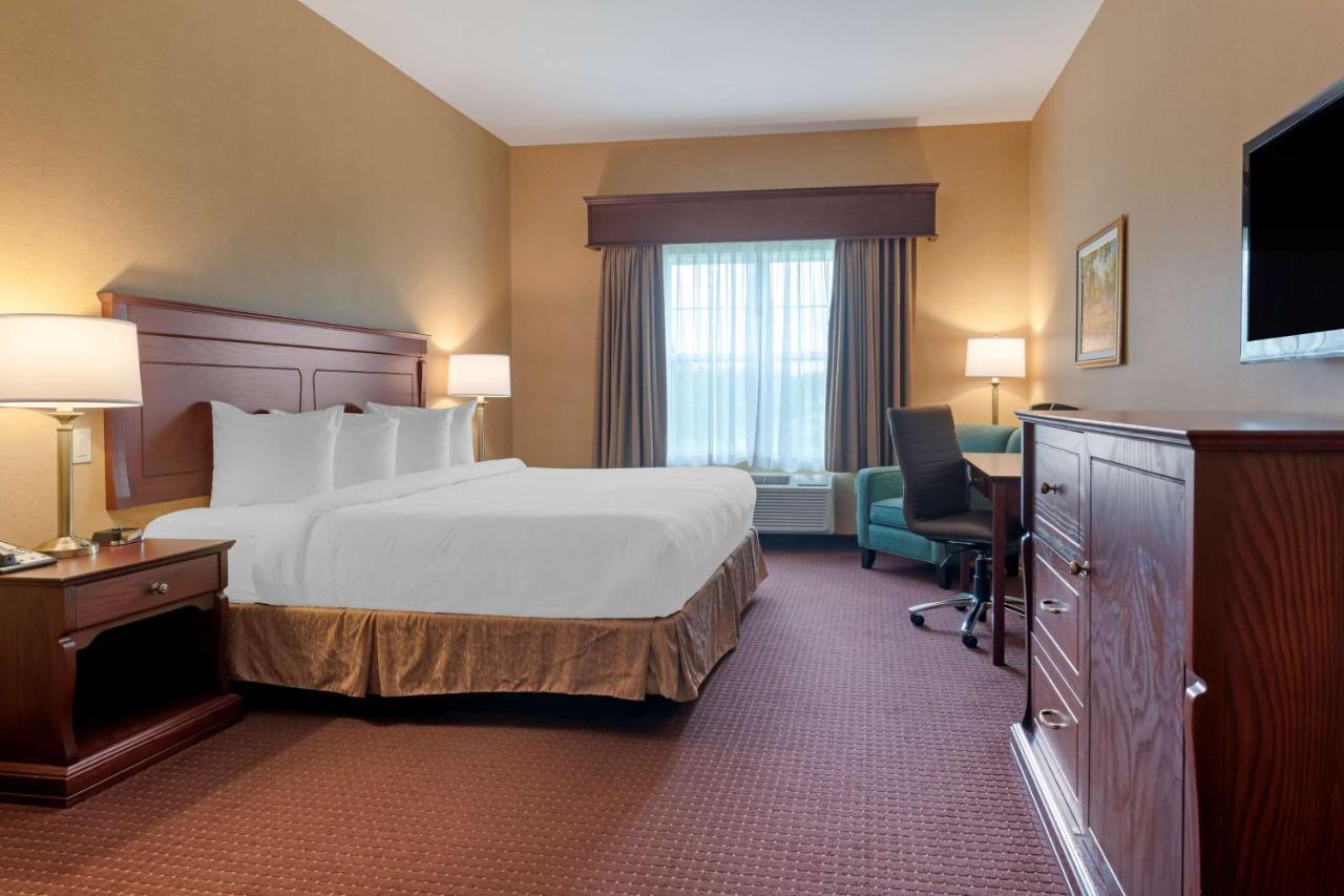 Best Western Plus Fredericton Hotel & Suites Экстерьер фото