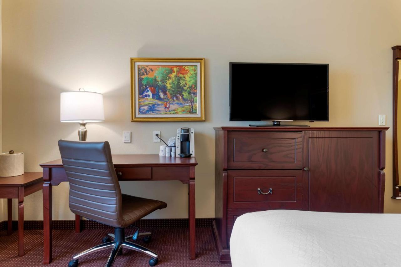 Best Western Plus Fredericton Hotel & Suites Экстерьер фото