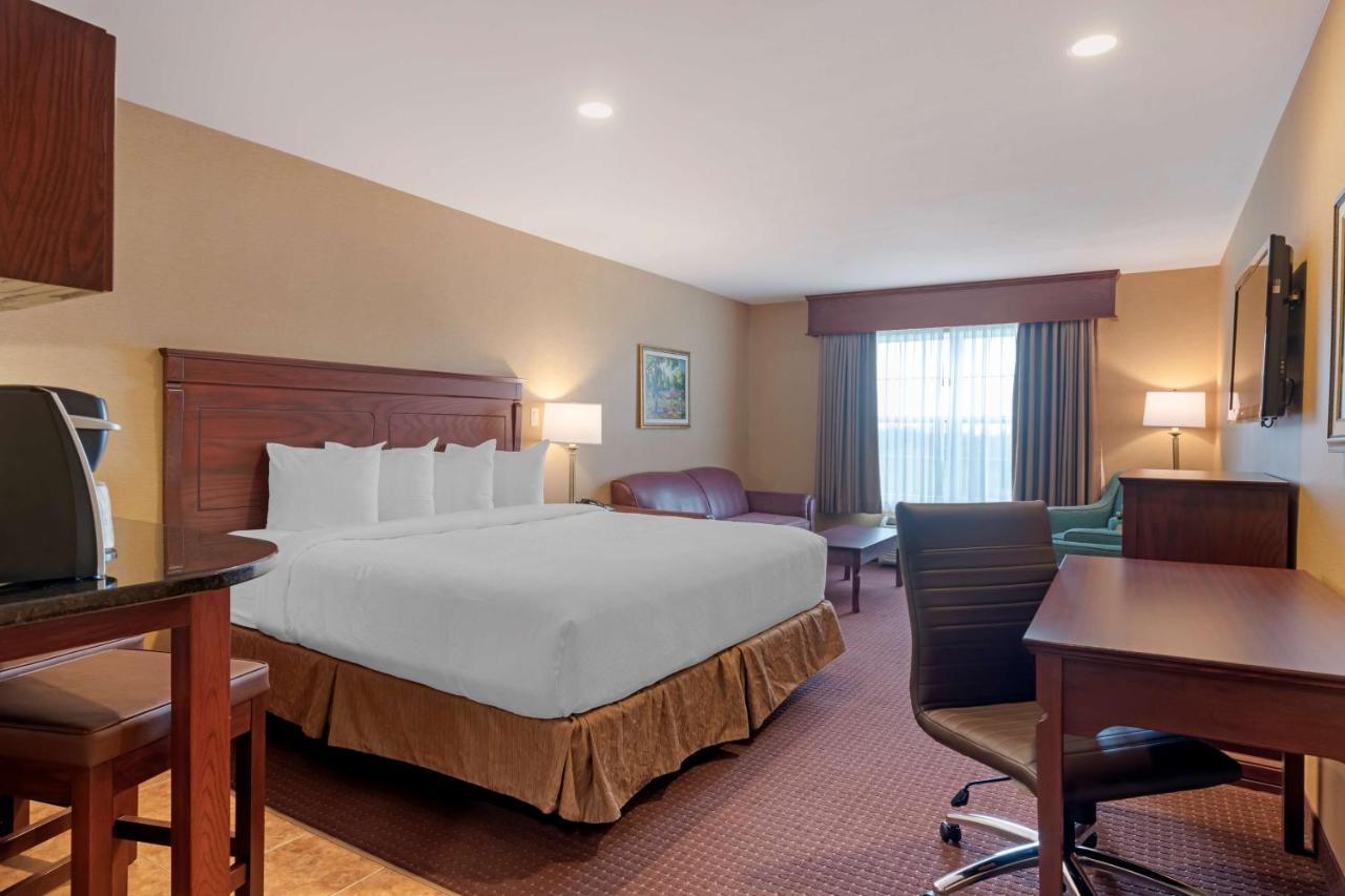 Best Western Plus Fredericton Hotel & Suites Экстерьер фото