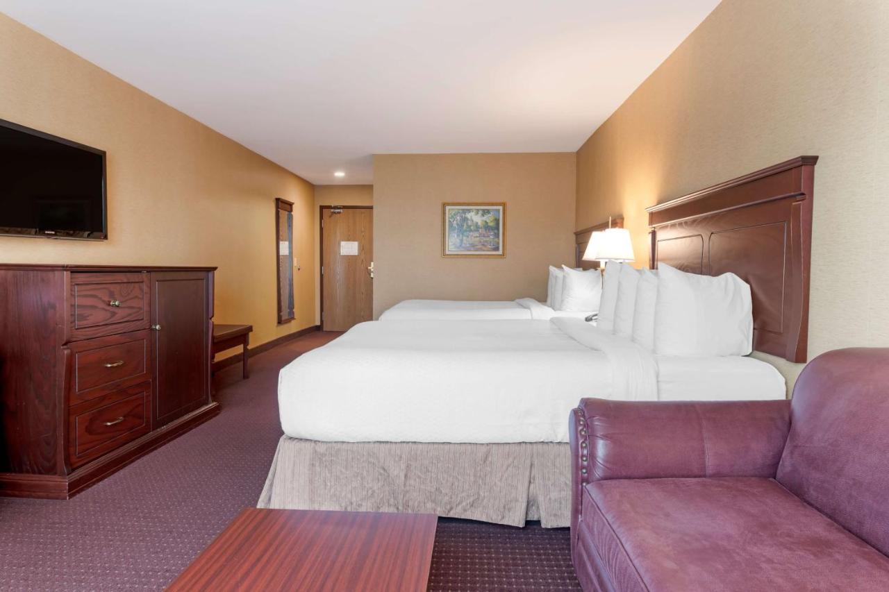 Best Western Plus Fredericton Hotel & Suites Экстерьер фото