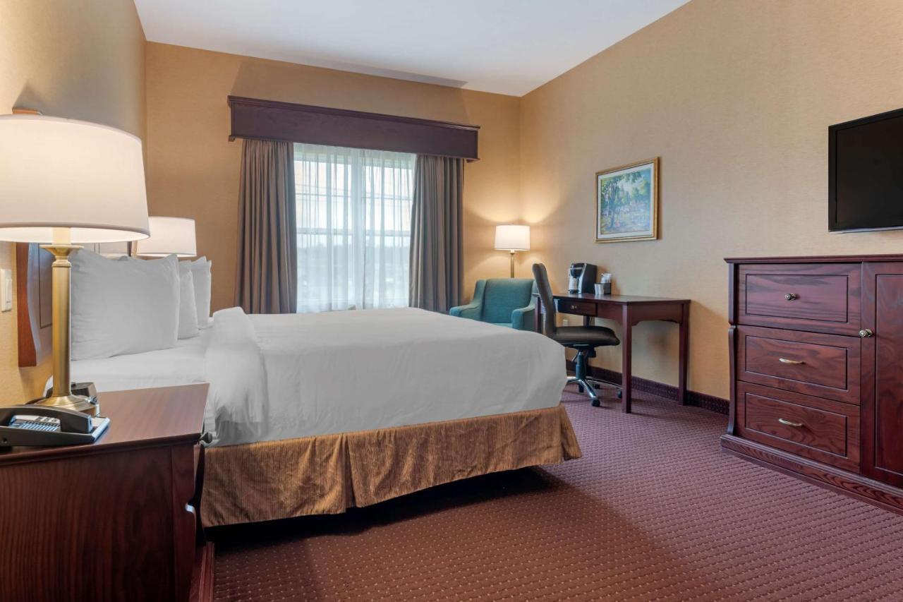 Best Western Plus Fredericton Hotel & Suites Экстерьер фото