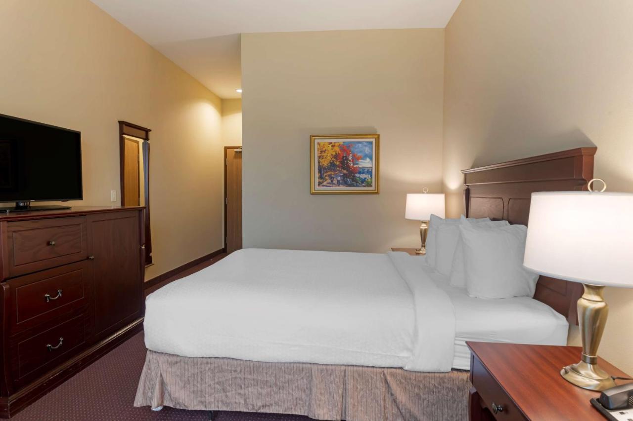 Best Western Plus Fredericton Hotel & Suites Экстерьер фото