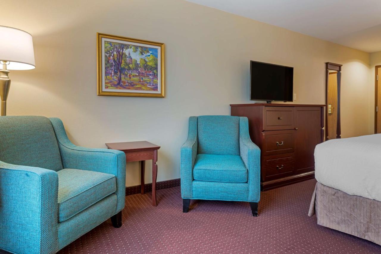 Best Western Plus Fredericton Hotel & Suites Экстерьер фото