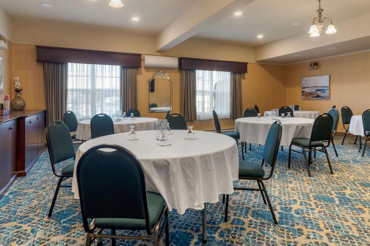 Best Western Plus Fredericton Hotel & Suites Экстерьер фото