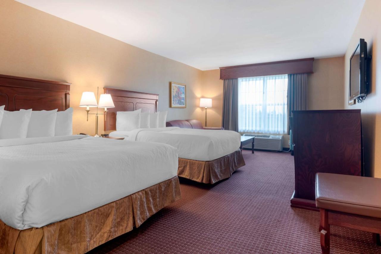 Best Western Plus Fredericton Hotel & Suites Экстерьер фото