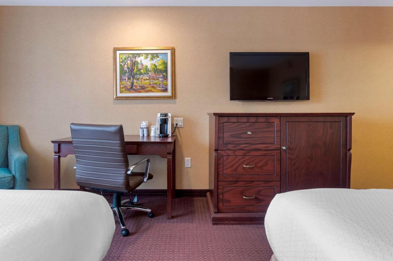 Best Western Plus Fredericton Hotel & Suites Экстерьер фото