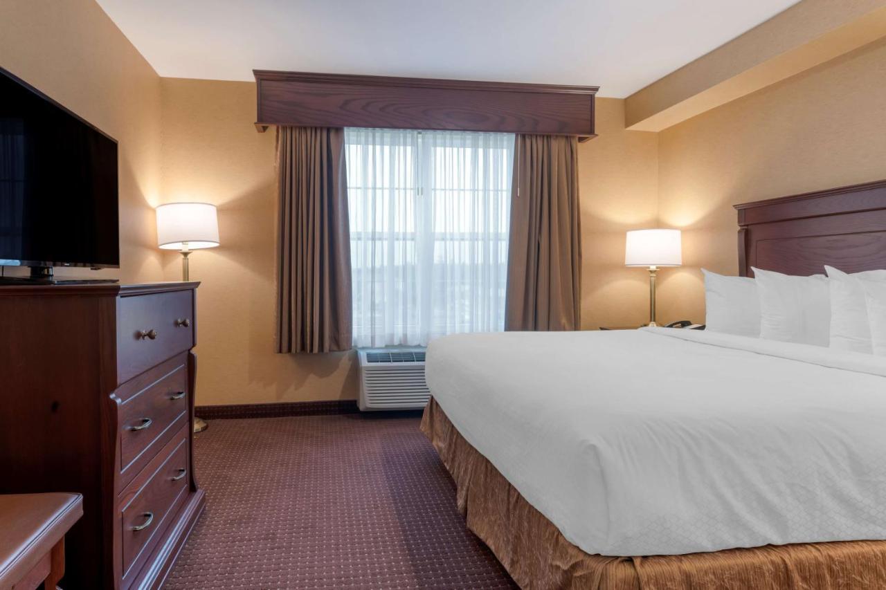 Best Western Plus Fredericton Hotel & Suites Экстерьер фото