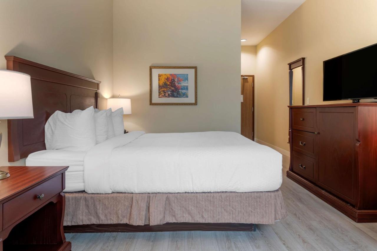 Best Western Plus Fredericton Hotel & Suites Экстерьер фото