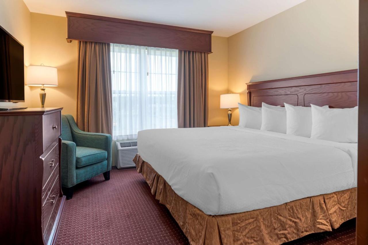 Best Western Plus Fredericton Hotel & Suites Экстерьер фото