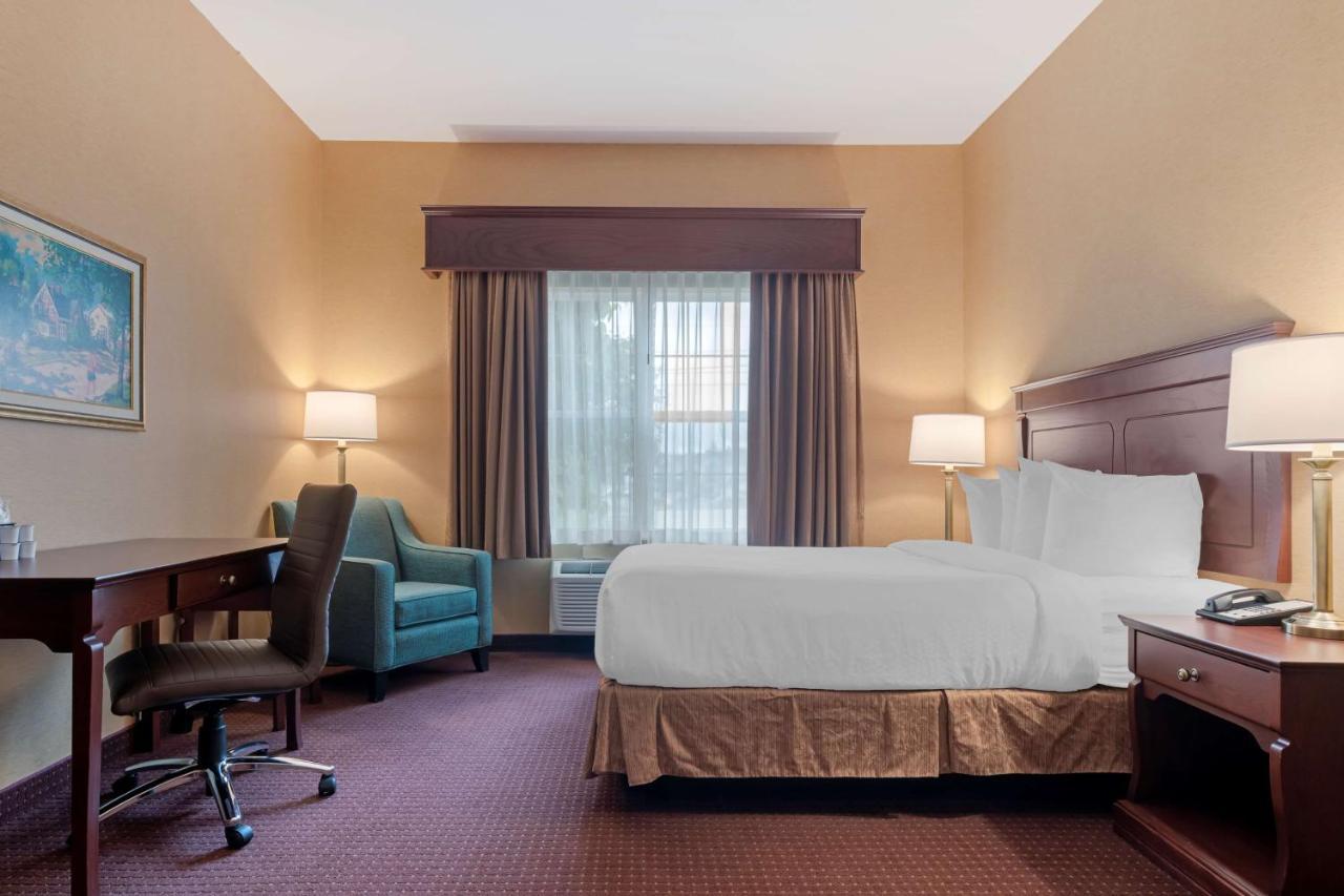 Best Western Plus Fredericton Hotel & Suites Экстерьер фото