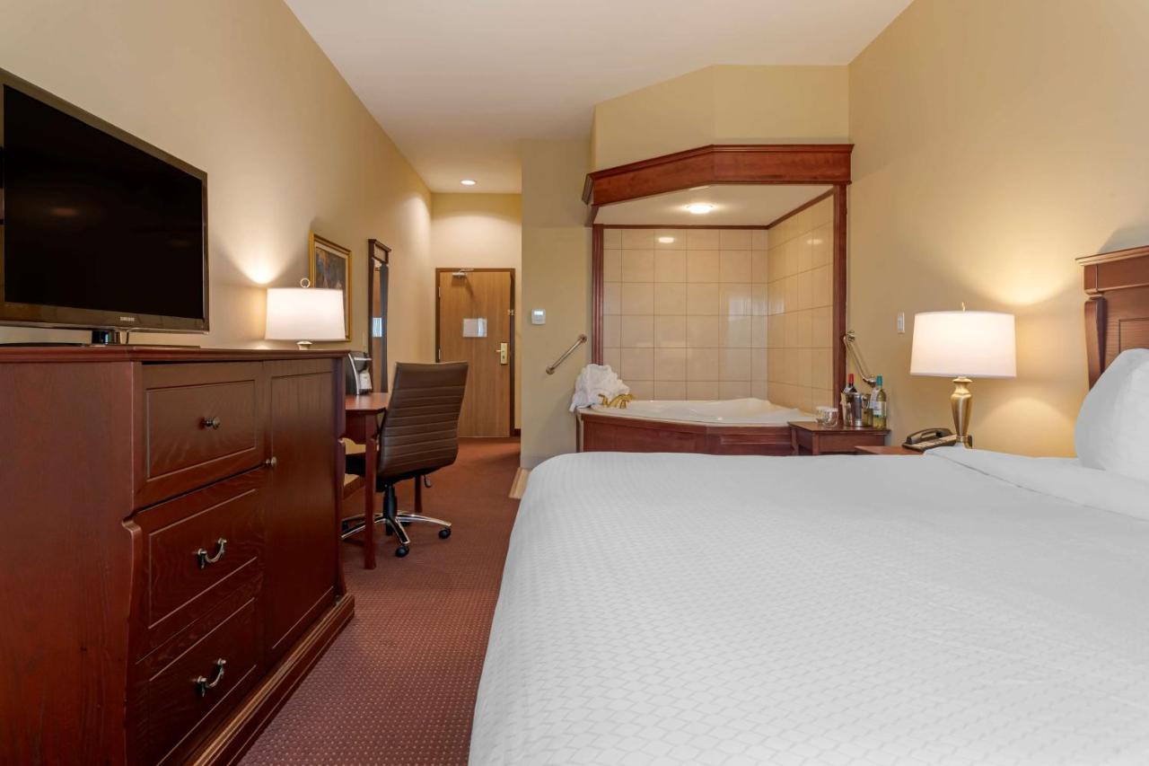 Best Western Plus Fredericton Hotel & Suites Экстерьер фото