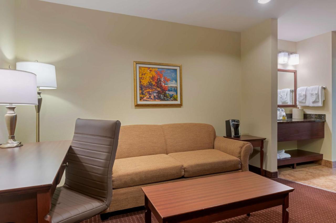 Best Western Plus Fredericton Hotel & Suites Экстерьер фото