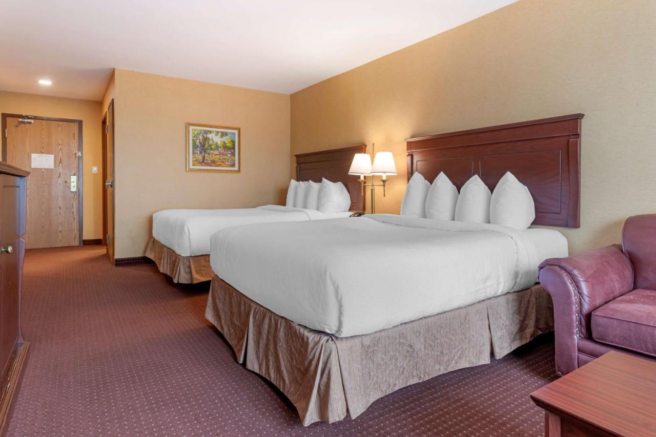 Best Western Plus Fredericton Hotel & Suites Экстерьер фото