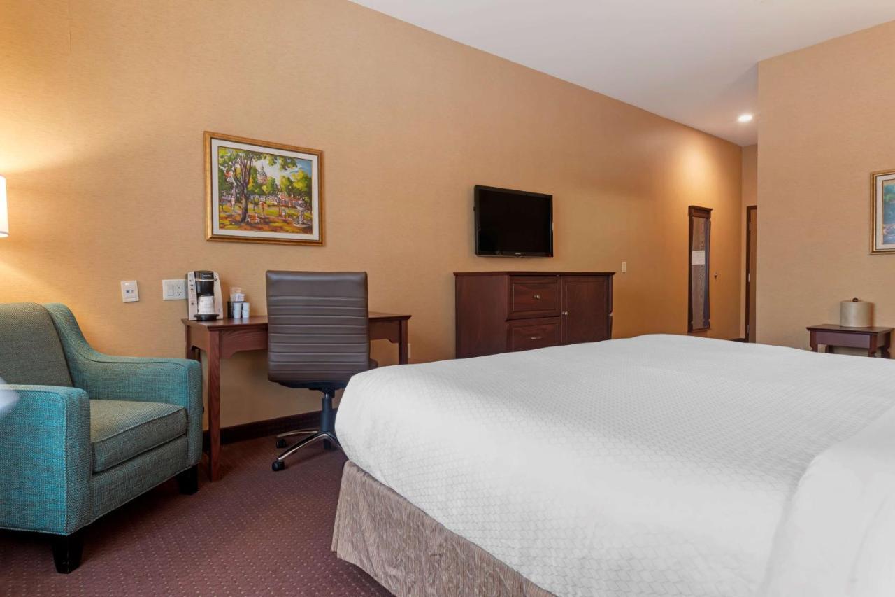 Best Western Plus Fredericton Hotel & Suites Экстерьер фото