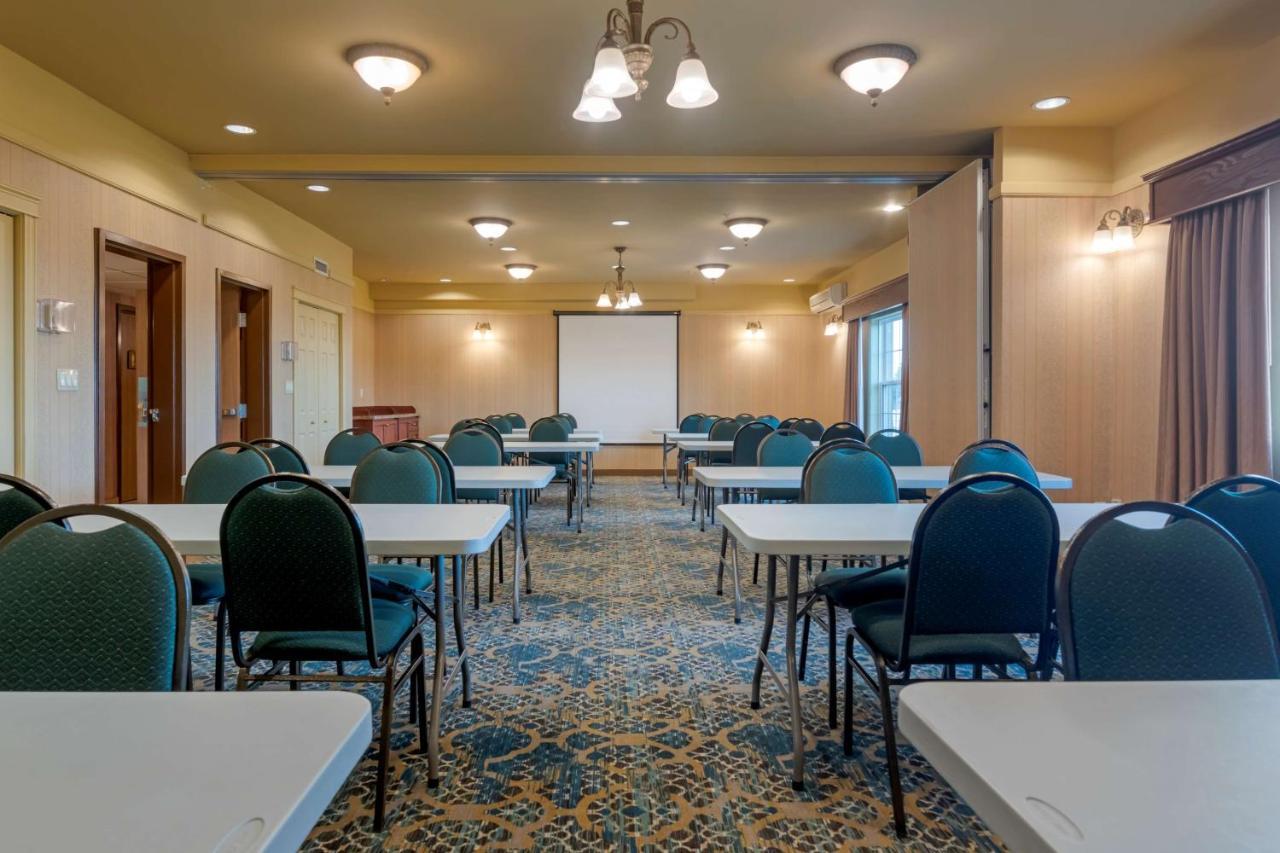 Best Western Plus Fredericton Hotel & Suites Экстерьер фото