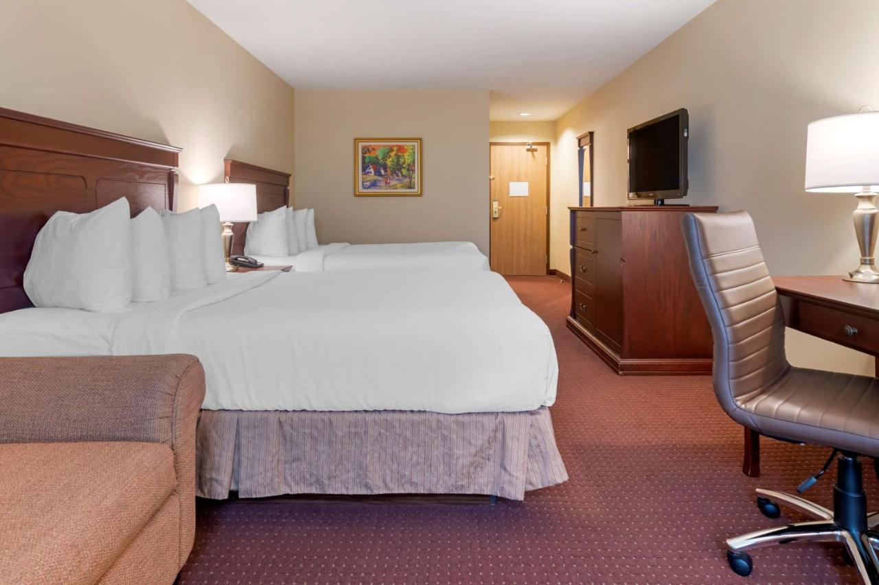 Best Western Plus Fredericton Hotel & Suites Экстерьер фото