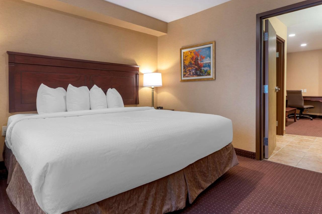 Best Western Plus Fredericton Hotel & Suites Экстерьер фото