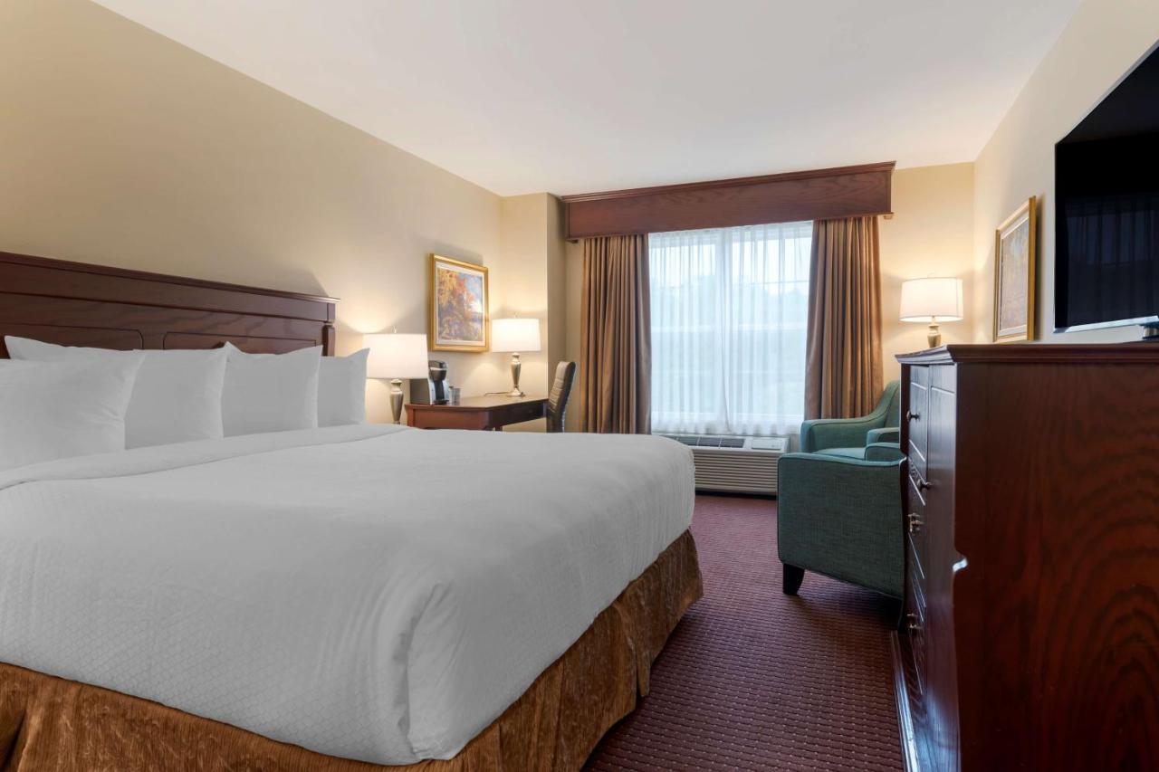 Best Western Plus Fredericton Hotel & Suites Экстерьер фото