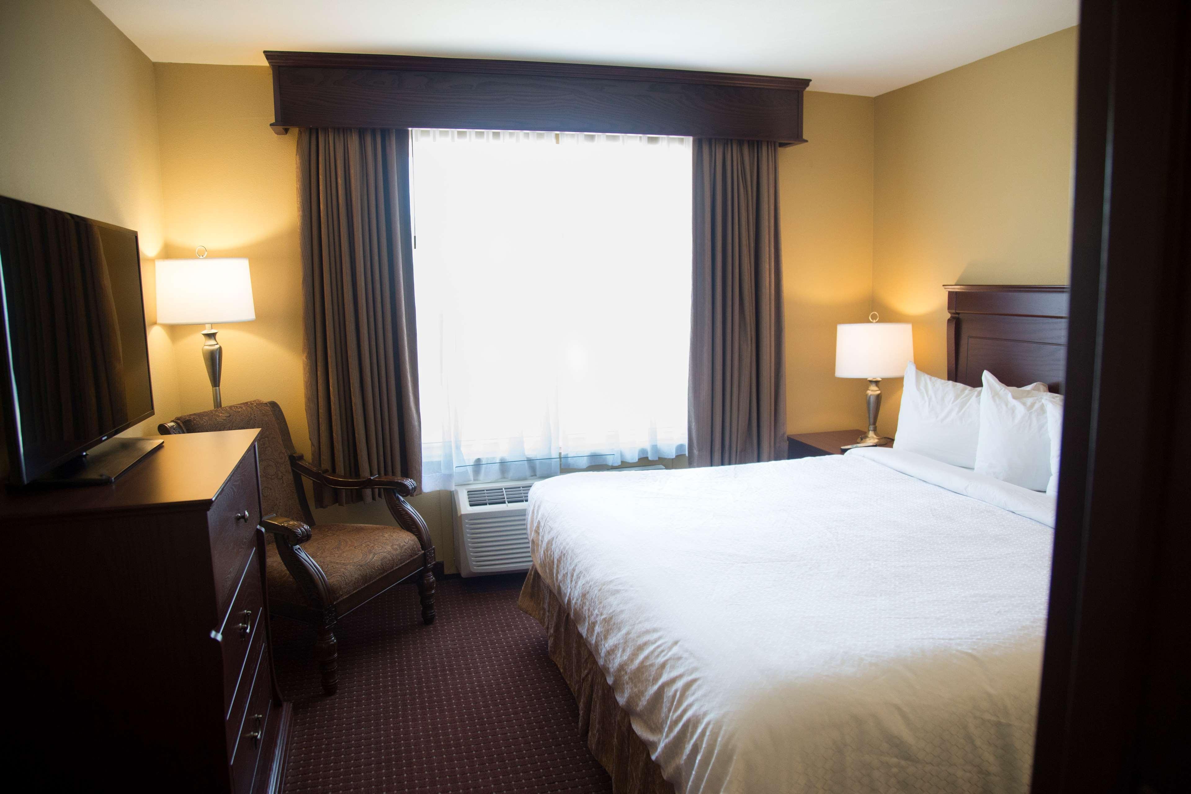 Best Western Plus Fredericton Hotel & Suites Экстерьер фото