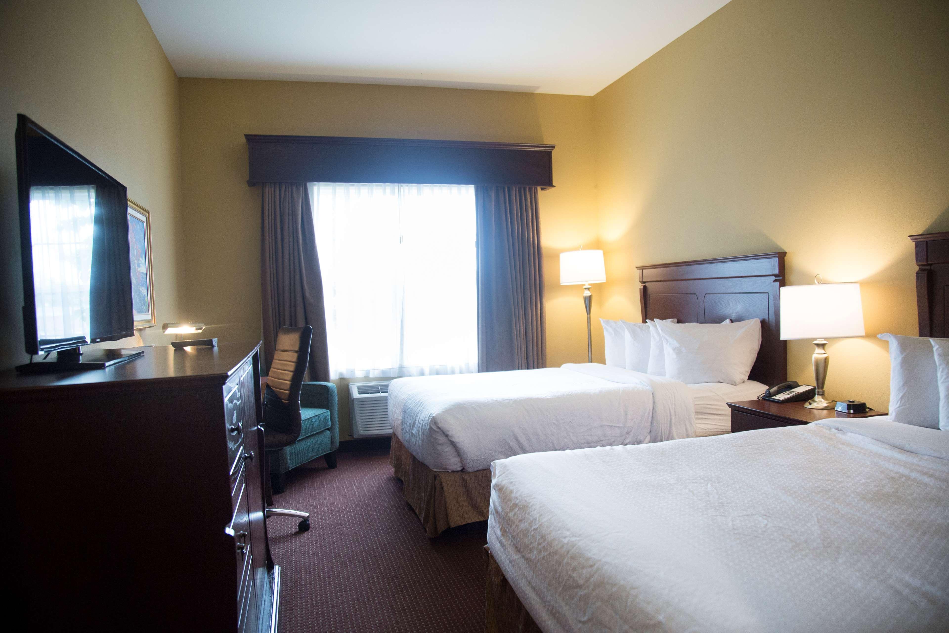 Best Western Plus Fredericton Hotel & Suites Экстерьер фото