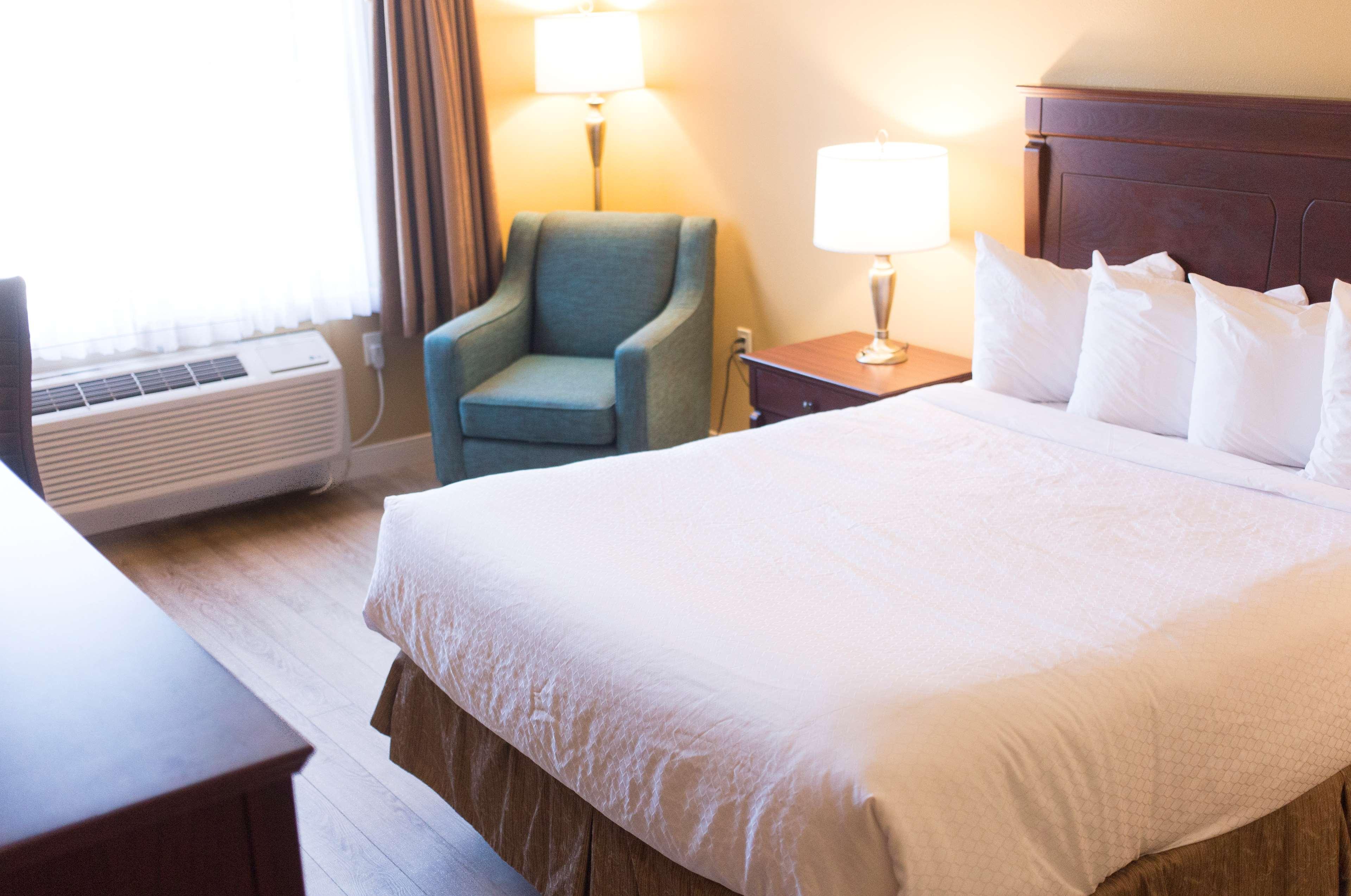 Best Western Plus Fredericton Hotel & Suites Экстерьер фото