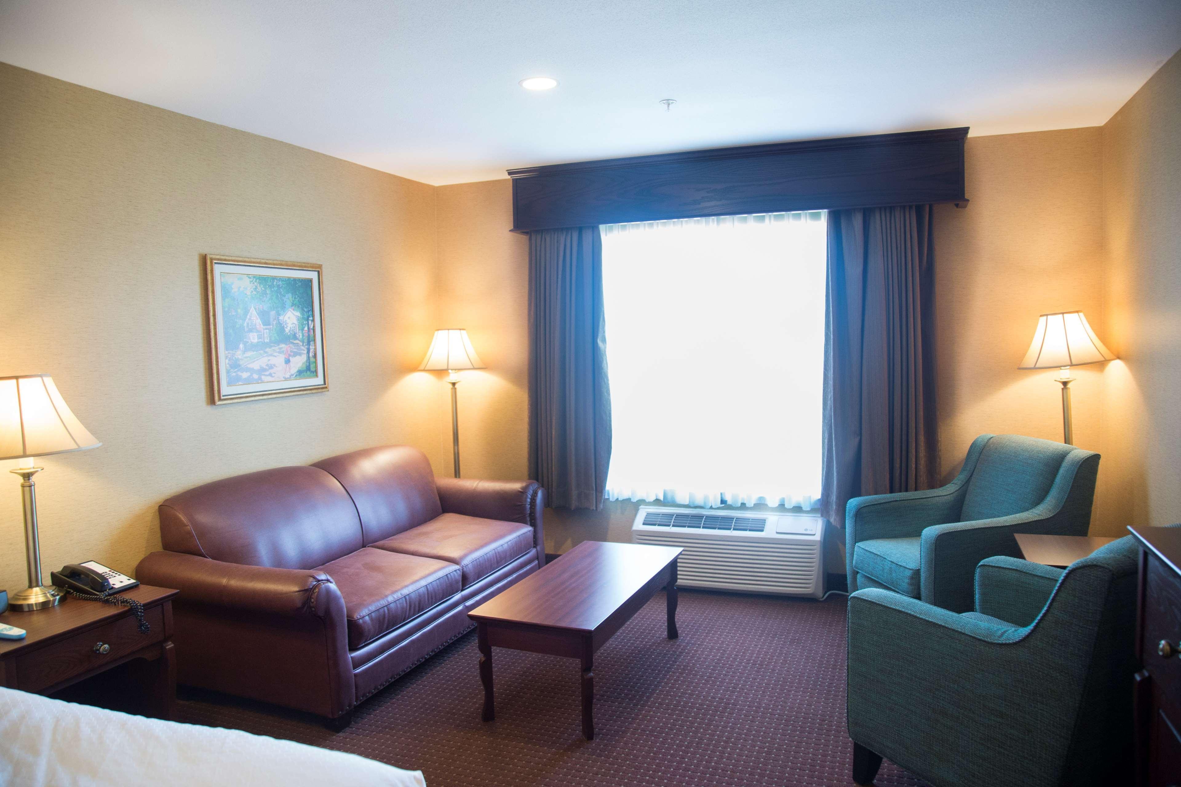 Best Western Plus Fredericton Hotel & Suites Экстерьер фото