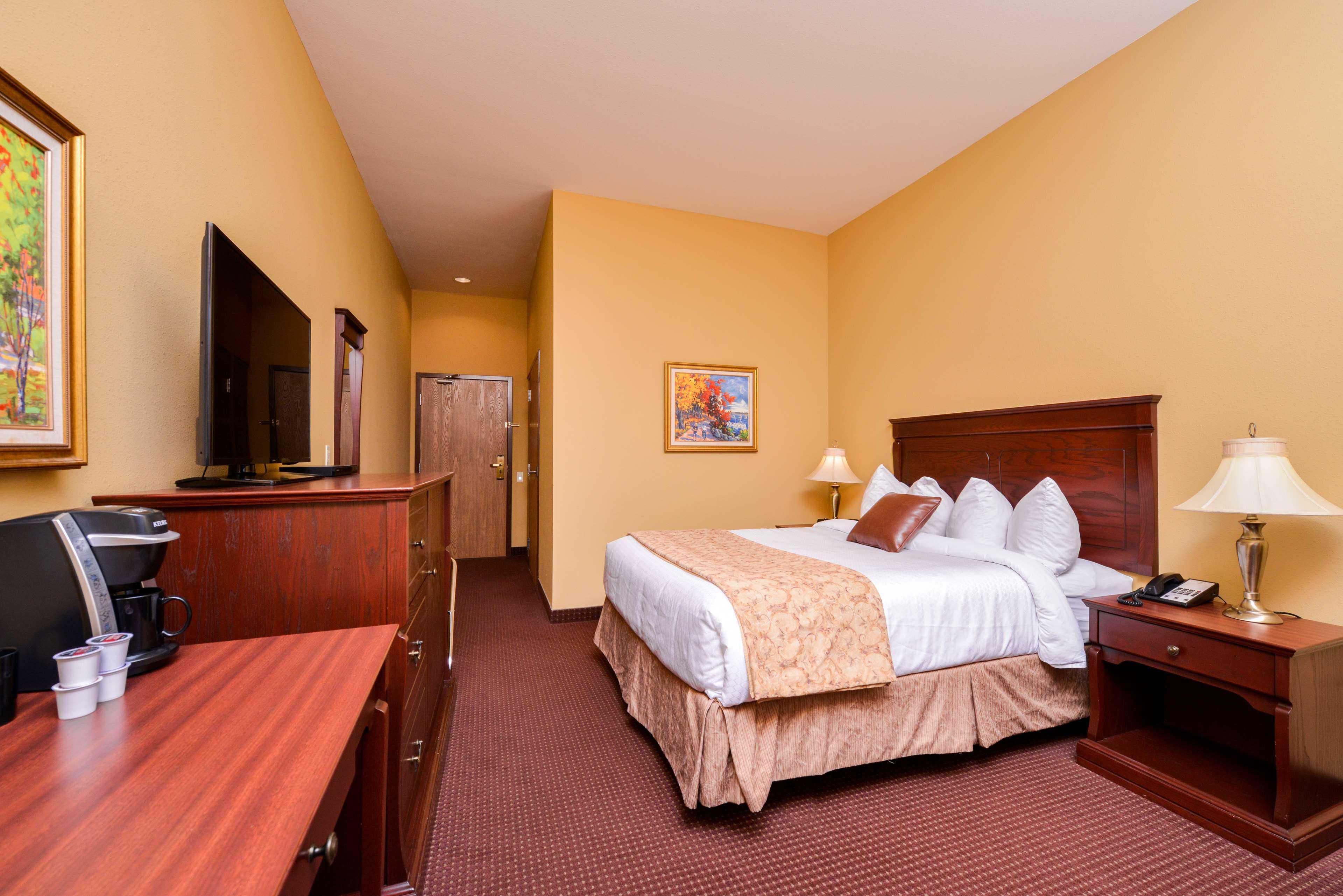 Best Western Plus Fredericton Hotel & Suites Экстерьер фото