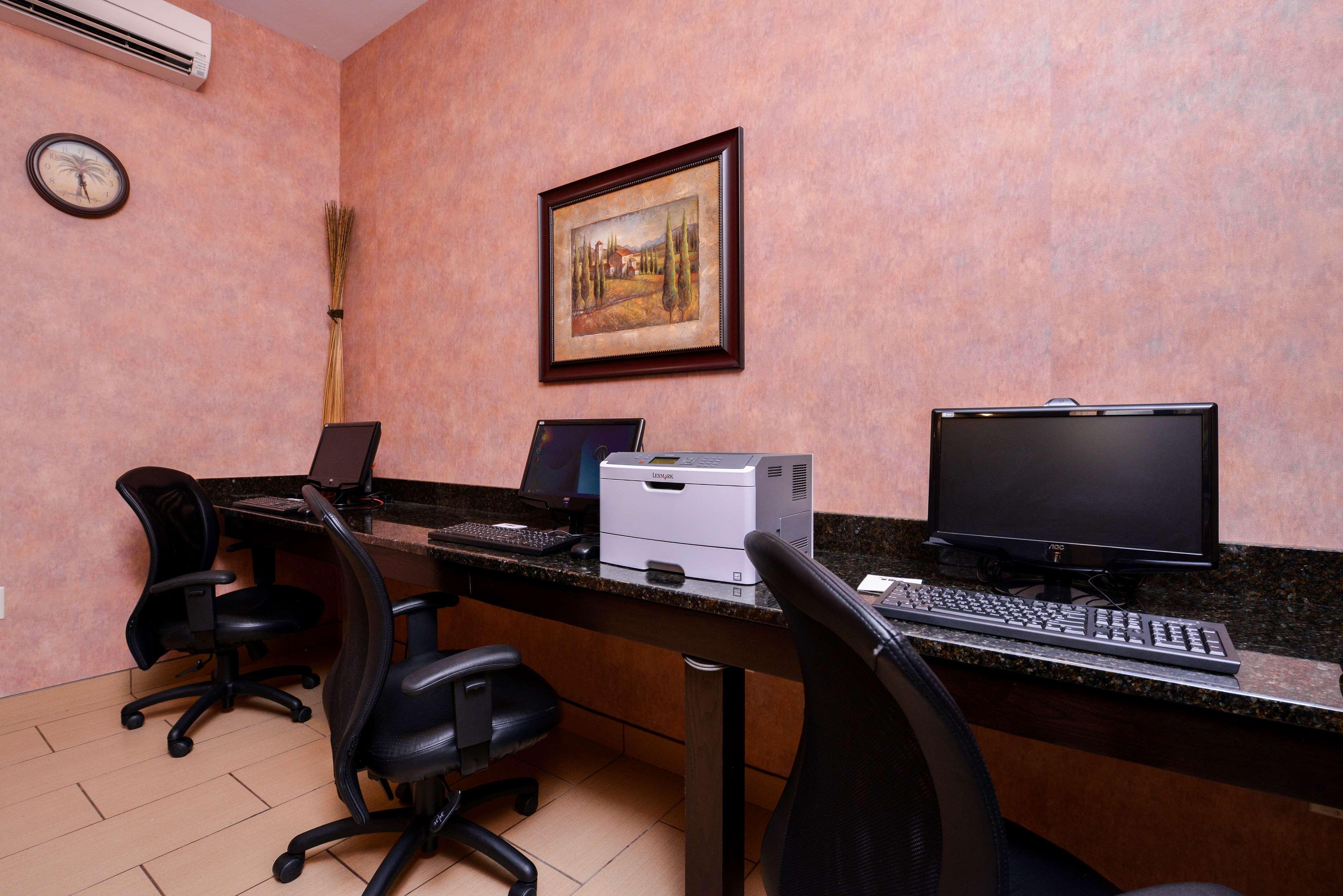 Best Western Plus Fredericton Hotel & Suites Экстерьер фото
