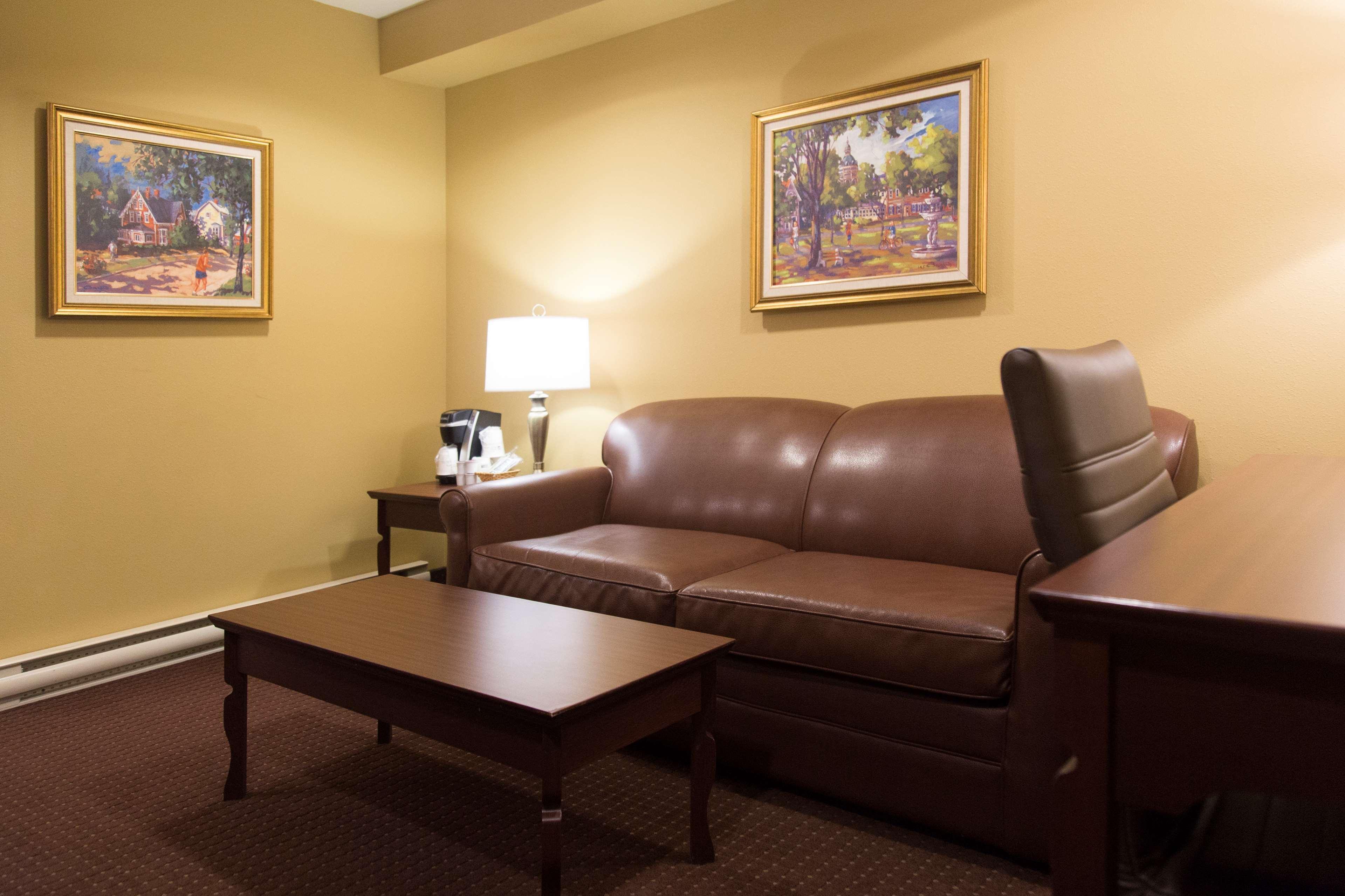 Best Western Plus Fredericton Hotel & Suites Экстерьер фото