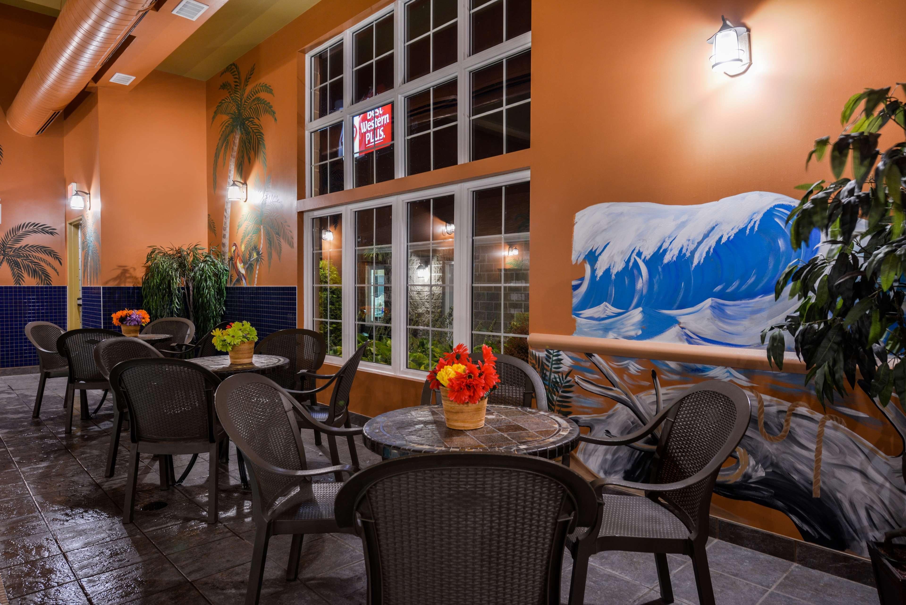 Best Western Plus Fredericton Hotel & Suites Экстерьер фото